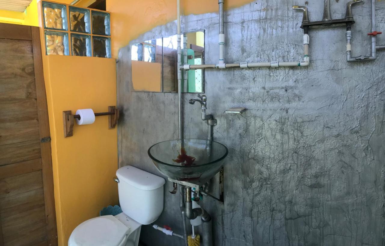 La Casa Naranja Hotel Brig Bay Luaran gambar