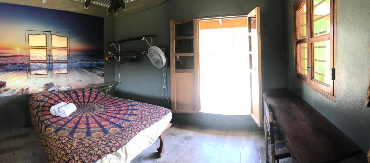 La Casa Naranja Hotel Brig Bay Luaran gambar