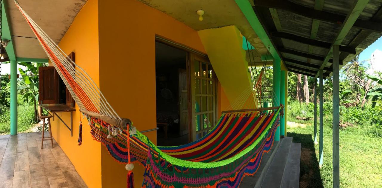 La Casa Naranja Hotel Brig Bay Luaran gambar
